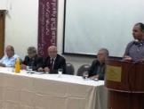 كرمل نصر الدين يتكلم بالعبرية في الناصرة ويضع النقاط على الحروف.